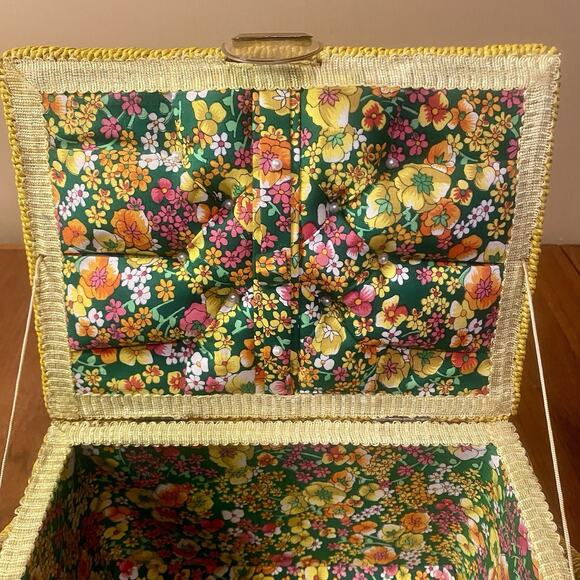 Vintage Woven Wicker Sewing Basket Box W/ Insert Flowers Fabric Japan Boho MOD. - Picture 5 of 9